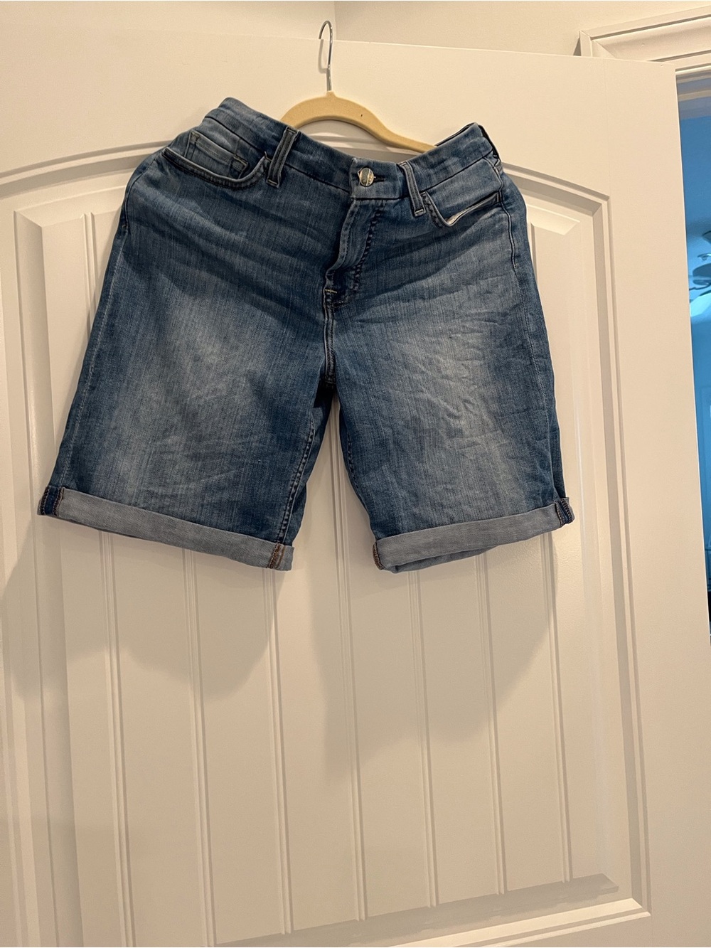 Classic Mid-Rise Denim Bermudas in Blue
